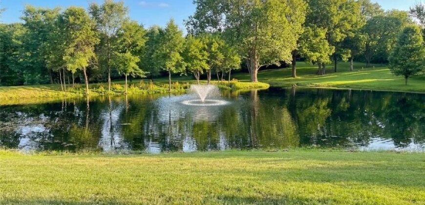 12820 NW Crooked Road, Parkville, MO 64152