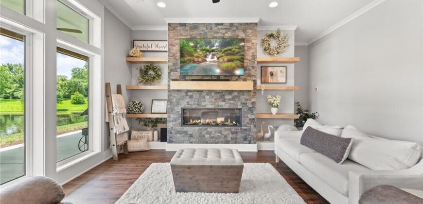 12820 NW Crooked Road, Parkville, MO 64152