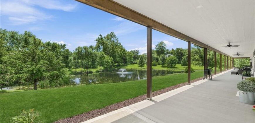 12820 NW Crooked Road, Parkville, MO 64152