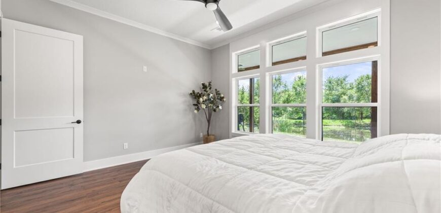 12820 NW Crooked Road, Parkville, MO 64152