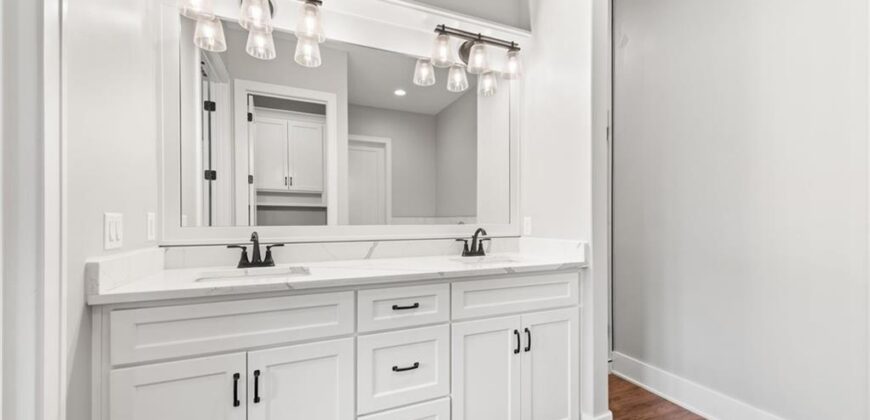 12820 NW Crooked Road, Parkville, MO 64152