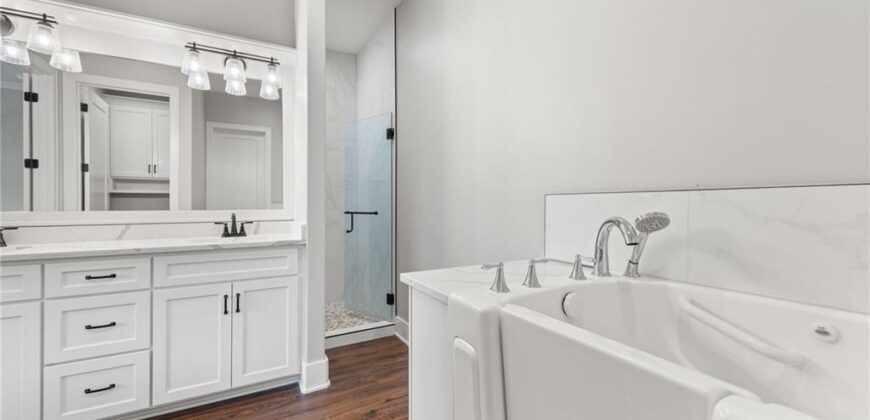 12820 NW Crooked Road, Parkville, MO 64152