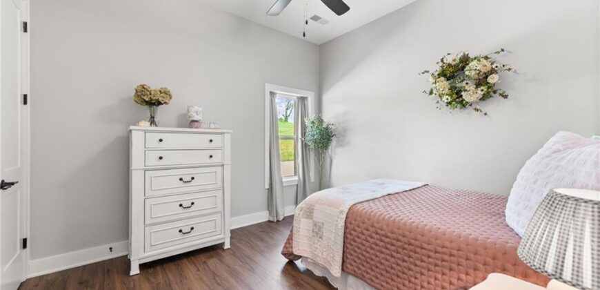 12820 NW Crooked Road, Parkville, MO 64152
