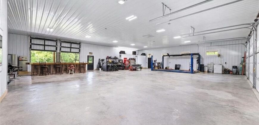 12820 NW Crooked Road, Parkville, MO 64152