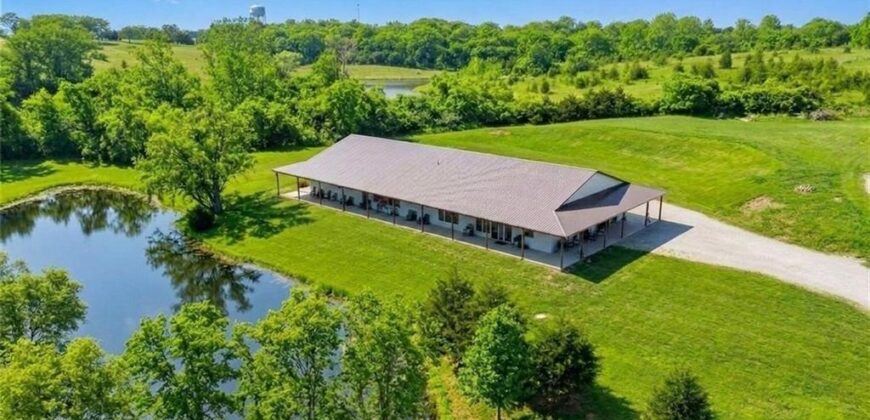12820 NW Crooked Road, Parkville, MO 64152