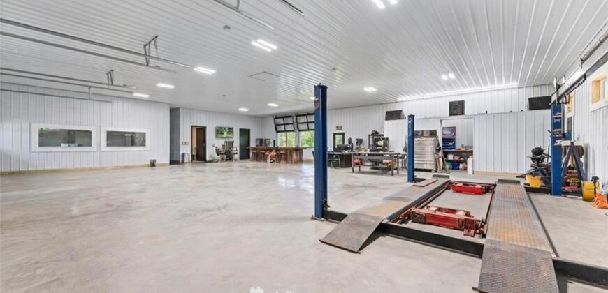 12820 NW Crooked Road, Parkville, MO 64152