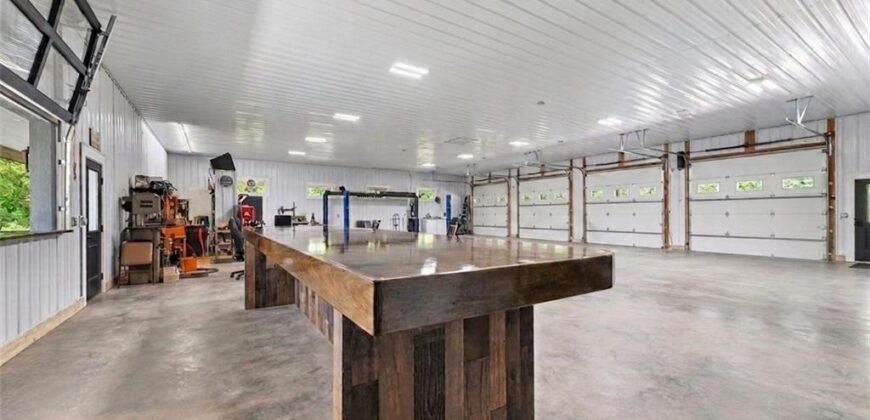 12820 NW Crooked Road, Parkville, MO 64152