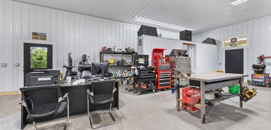12820 NW Crooked Road, Parkville, MO 64152