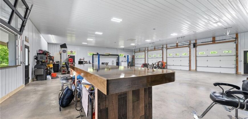 12820 NW Crooked Road, Parkville, MO 64152