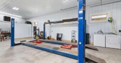 12820 NW Crooked Road, Parkville, MO 64152