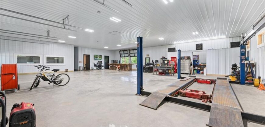 12820 NW Crooked Road, Parkville, MO 64152