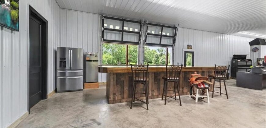 12820 NW Crooked Road, Parkville, MO 64152