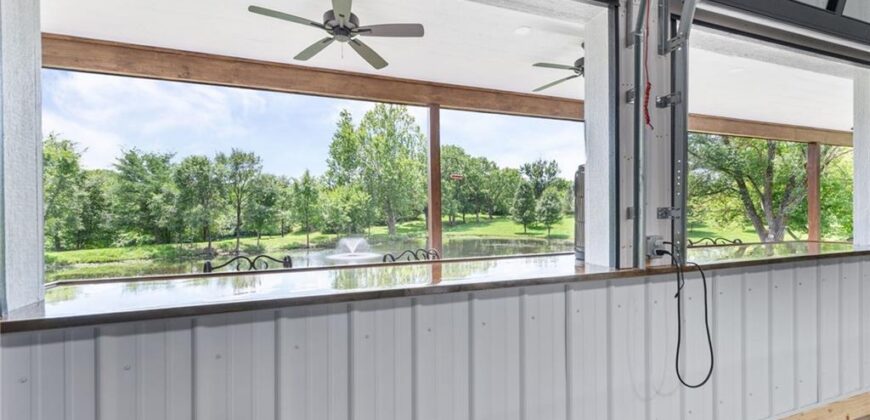 12820 NW Crooked Road, Parkville, MO 64152