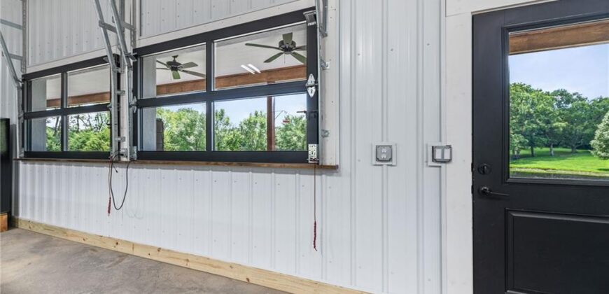 12820 NW Crooked Road, Parkville, MO 64152