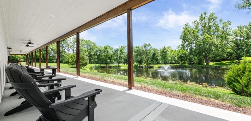 12820 NW Crooked Road, Parkville, MO 64152
