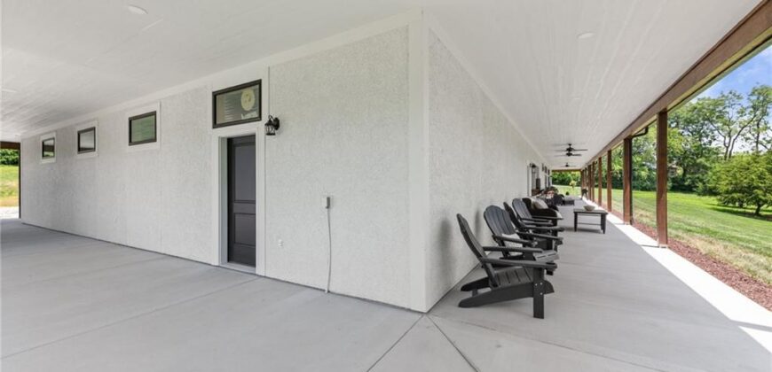 12820 NW Crooked Road, Parkville, MO 64152