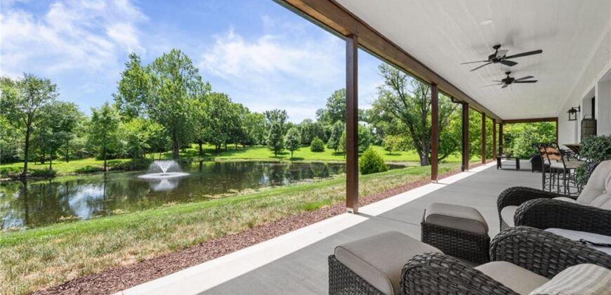 12820 NW Crooked Road, Parkville, MO 64152