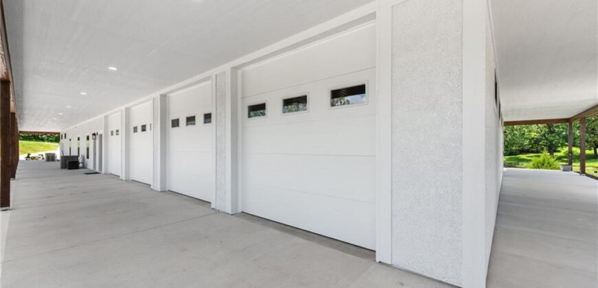 12820 NW Crooked Road, Parkville, MO 64152