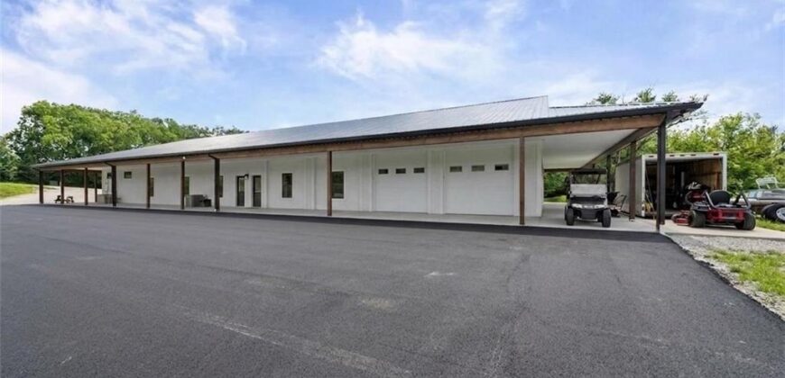 12820 NW Crooked Road, Parkville, MO 64152