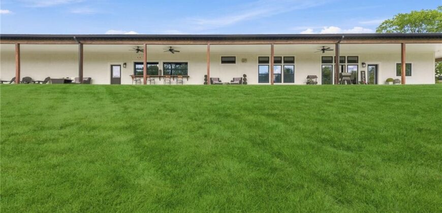 12820 NW Crooked Road, Parkville, MO 64152
