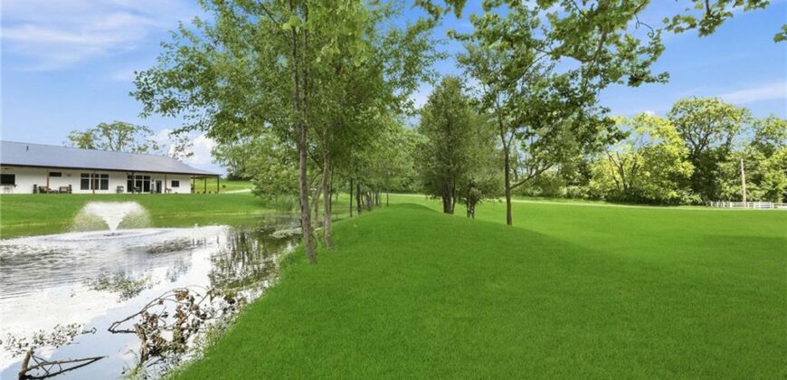 12820 NW Crooked Road, Parkville, MO 64152