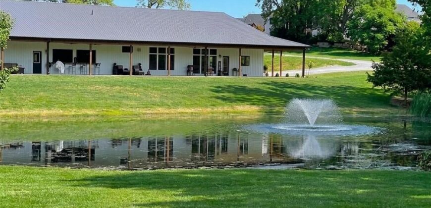 12820 NW Crooked Road, Parkville, MO 64152