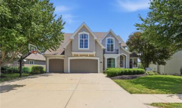 10301 N BROOKLYN Avenue, Kansas City, MO 64155