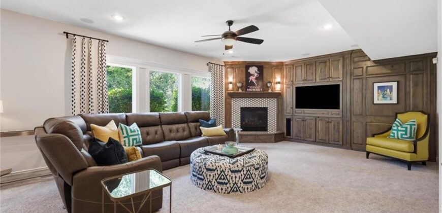 10301 N BROOKLYN Avenue, Kansas City, MO 64155