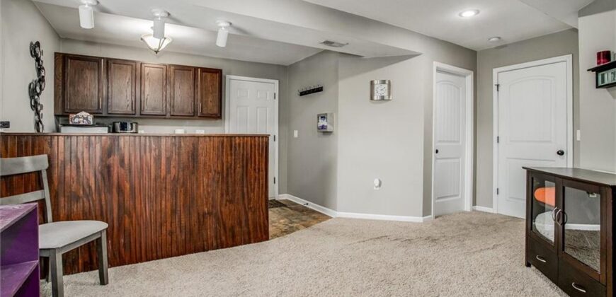 6814 N PONTIAC Avenue, Kansas City, MO 64151