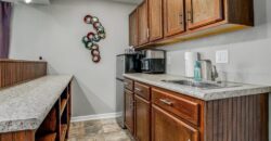 6814 N PONTIAC Avenue, Kansas City, MO 64151