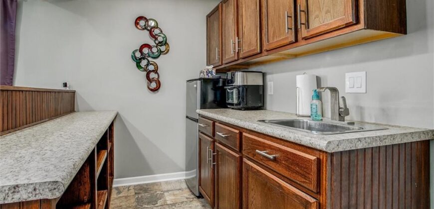 6814 N PONTIAC Avenue, Kansas City, MO 64151