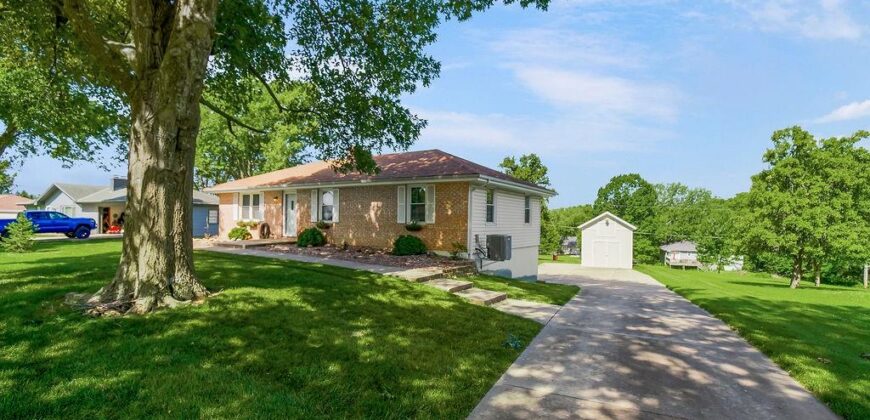 7606 NW Pampas Lane, Parkville, MO 64152