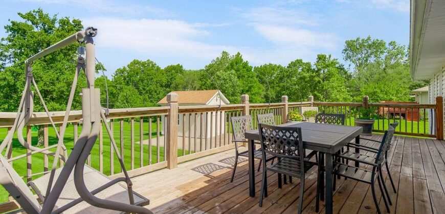 7606 NW Pampas Lane, Parkville, MO 64152