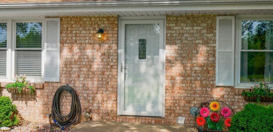 7606 NW Pampas Lane, Parkville, MO 64152