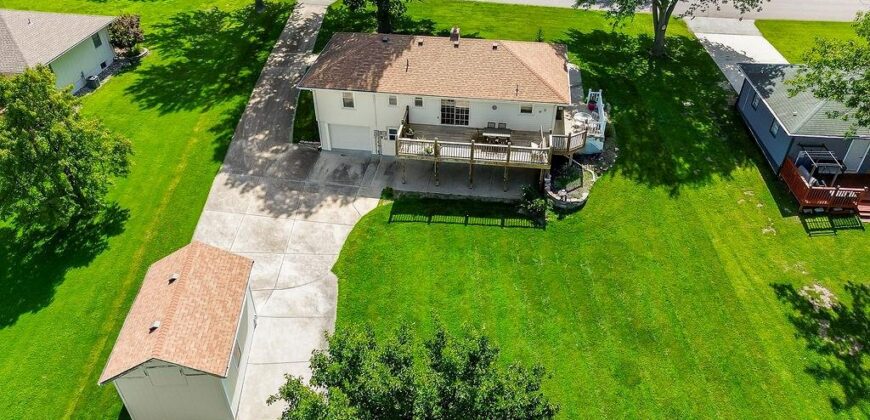 7606 NW Pampas Lane, Parkville, MO 64152