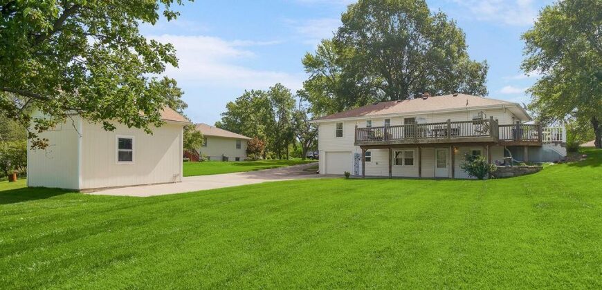 7606 NW Pampas Lane, Parkville, MO 64152