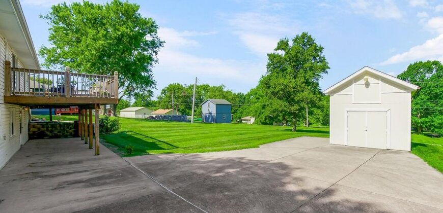7606 NW Pampas Lane, Parkville, MO 64152