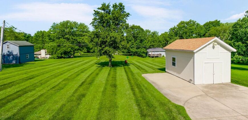 7606 NW Pampas Lane, Parkville, MO 64152