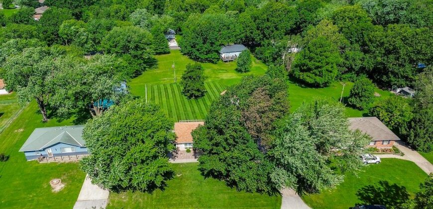 7606 NW Pampas Lane, Parkville, MO 64152