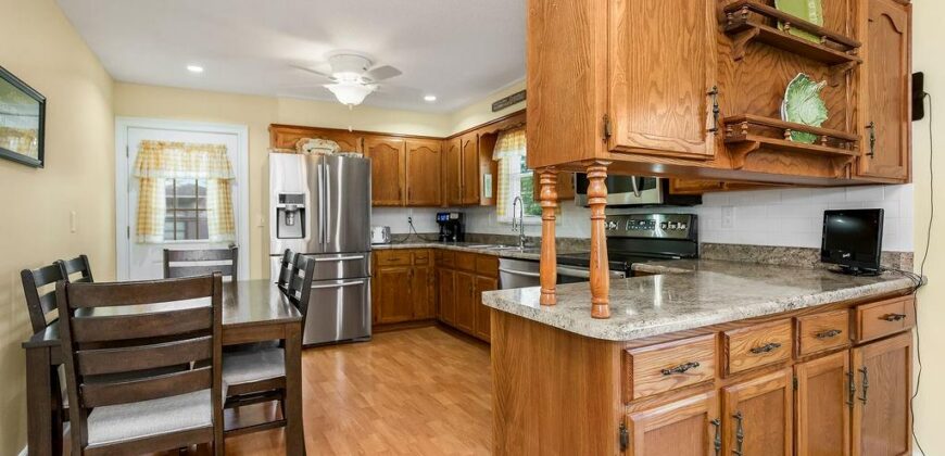 7606 NW Pampas Lane, Parkville, MO 64152