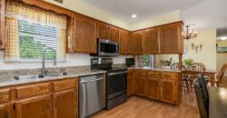 7606 NW Pampas Lane, Parkville, MO 64152
