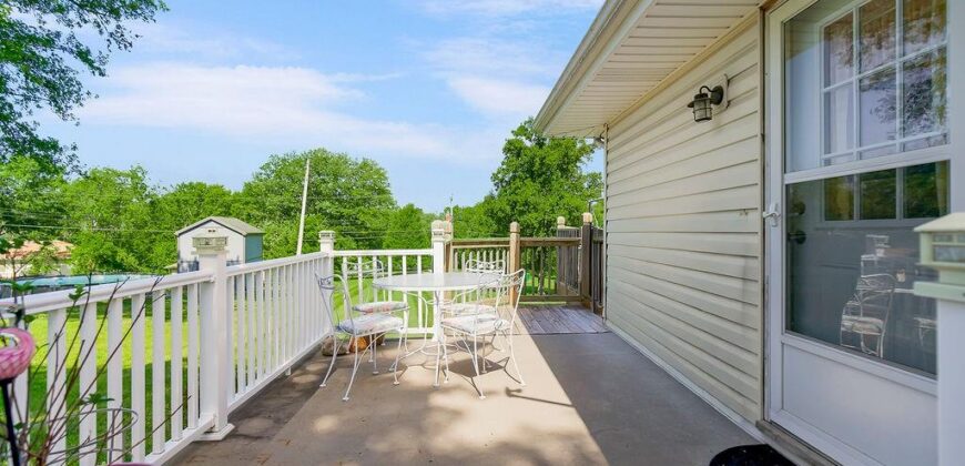7606 NW Pampas Lane, Parkville, MO 64152