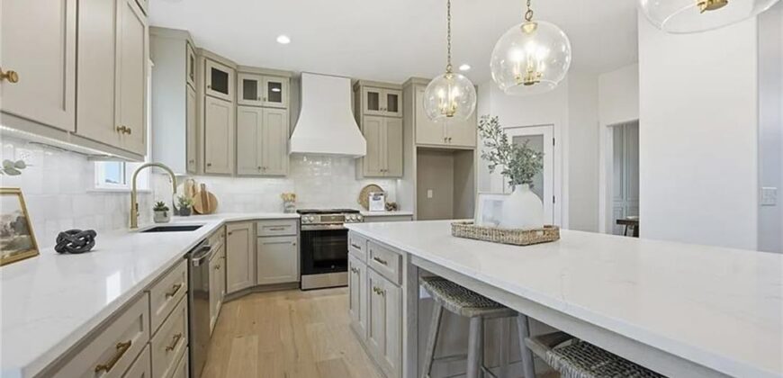 10304 N Oakland Avenue, Kansas City, MO 64157