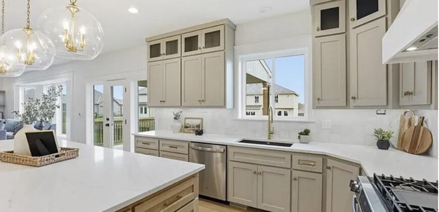 10304 N Oakland Avenue, Kansas City, MO 64157