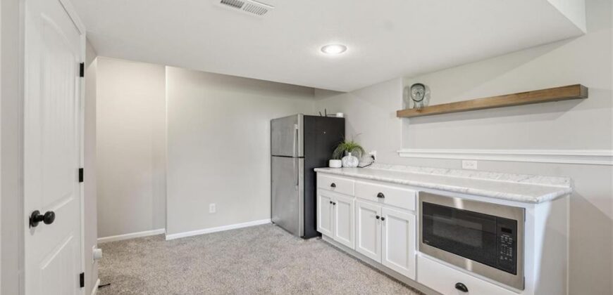10411 N Chelsea Avenue, Kansas City, MO 64156