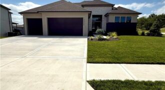 13305 Golden Oak Court, Parkville, MO 64152
