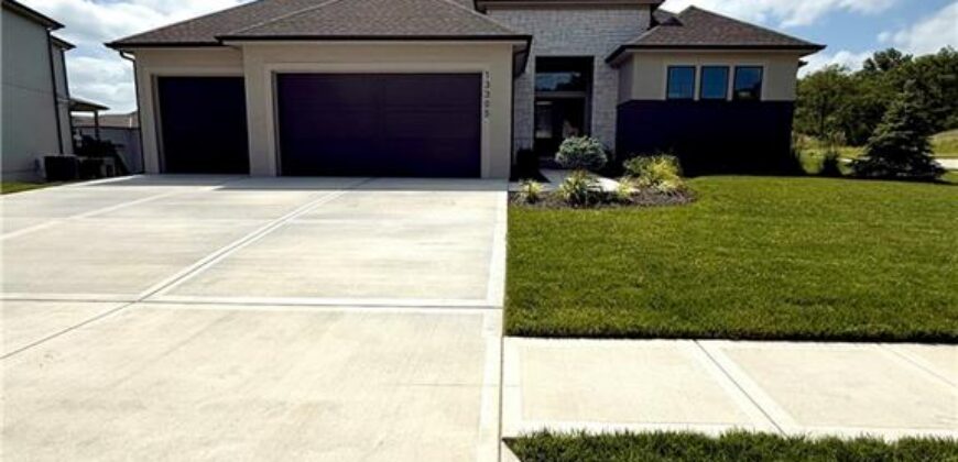 13305 Golden Oak Court, Parkville, MO 64152