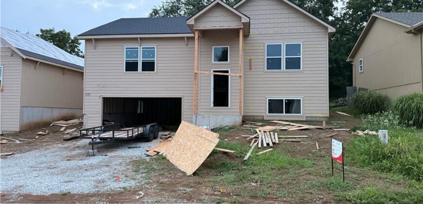 2032 W Springs Way, Excelsior Springs, MO 64024