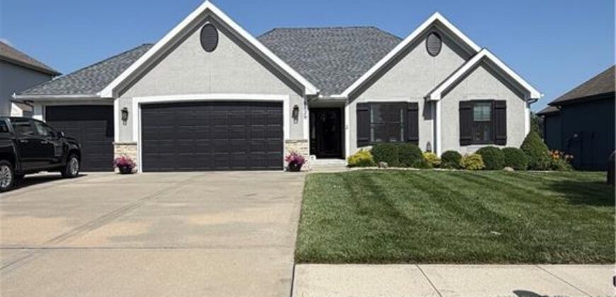 8829 N Essex Drive, Kansas City, MO 64156