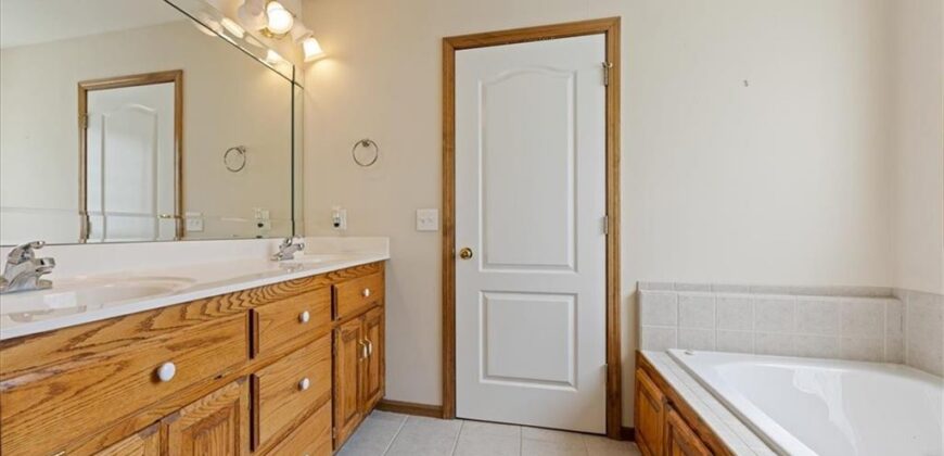 8308 NE 74Th Terrace, Kansas City, MO 64158